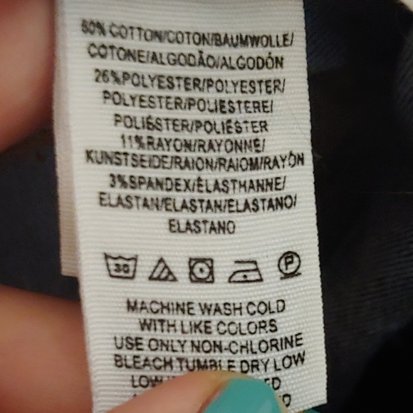 Free people. Distressed skinny jeans. - Picture 8 of 9